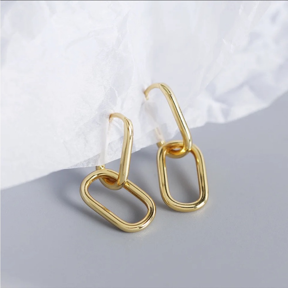 Oval earrings gold color